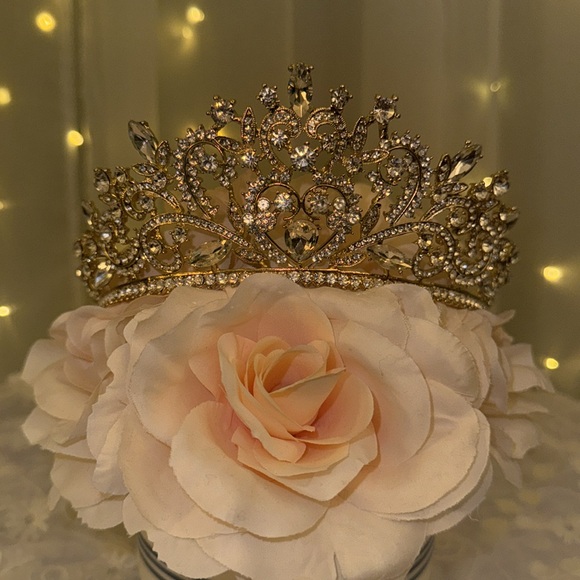 The Sweetheart Mickey Mouse Ear Tiara - Gold - Picture 5 of 5